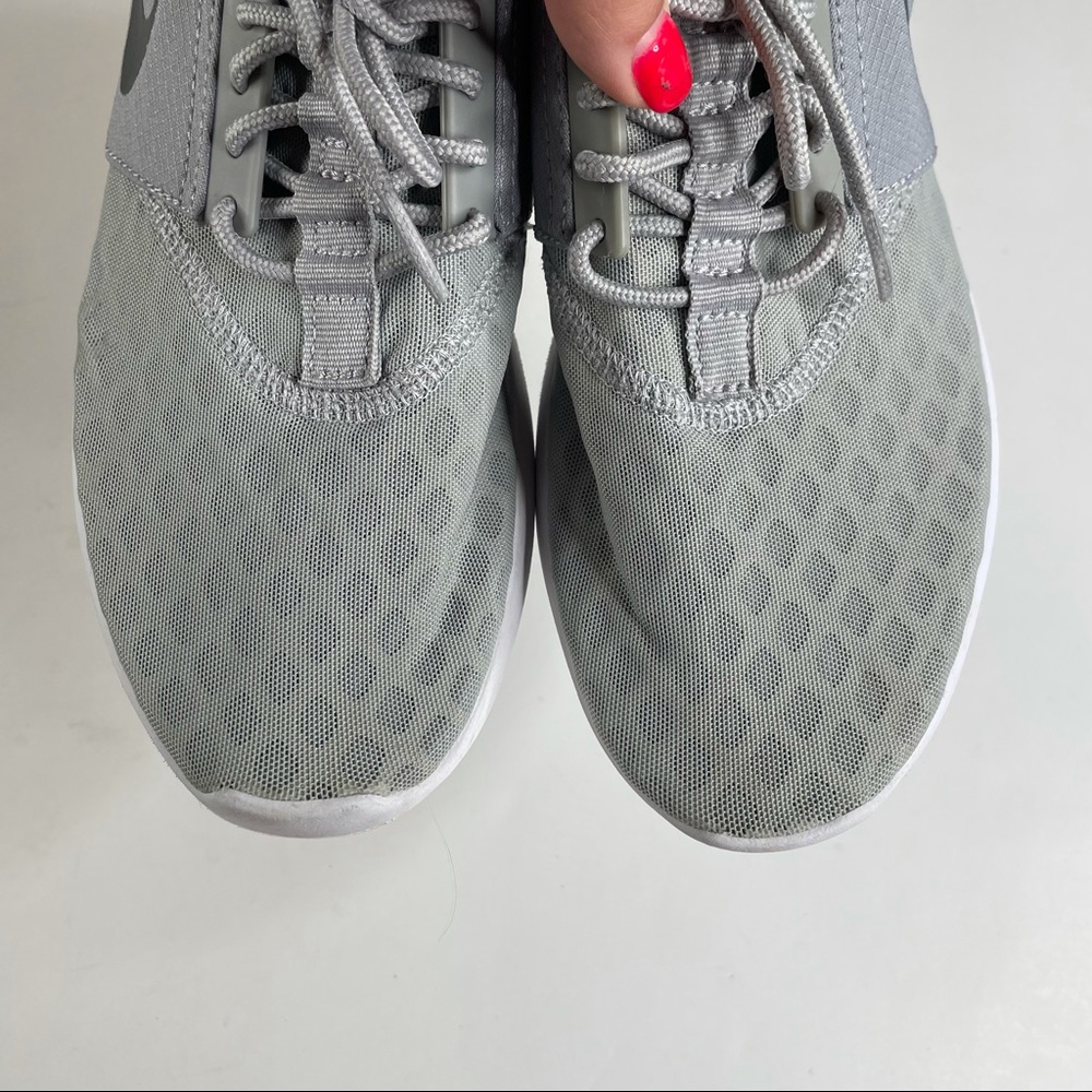 Nike Women’s Juvenate Sneakers Size 8.5 - Picture 5 of 9